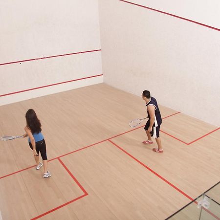 Al Ain Rotana Hotel Instalações foto Squash court