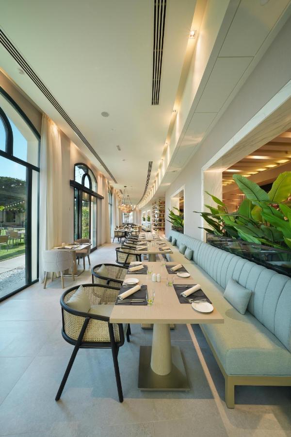 Al Ain Rotana Hotel Exterior foto The restaurant