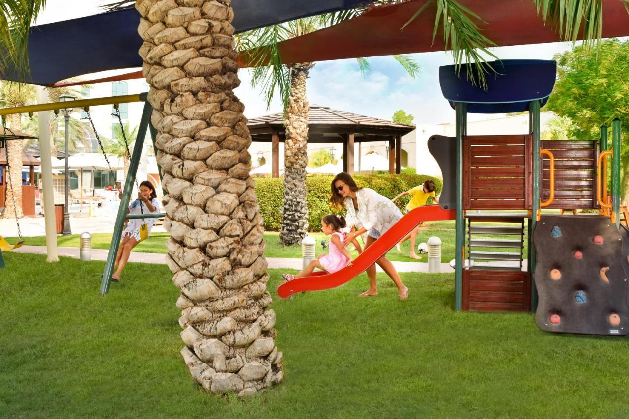 Al Ain Rotana Hotel Exterior foto Children's play area